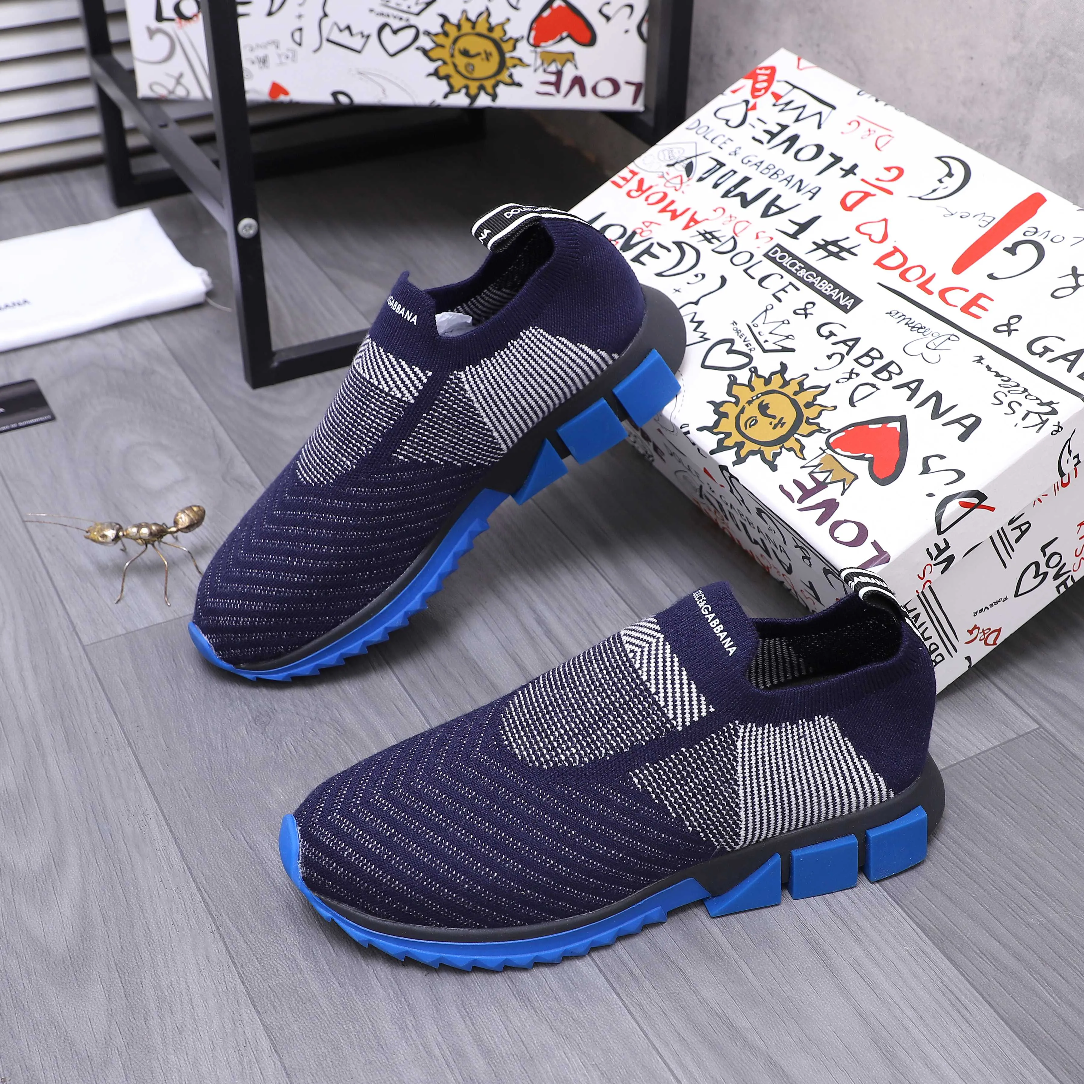 Men's shoes 💰p360 Product trademark: DG (Dolce & Gabbana) casual shoes for couples. Regular size: 36-46 (45.46 is custom-made and non-refundable) Product materials: Selected fly-knit breathable upper, cowhide insole, rubber outsole